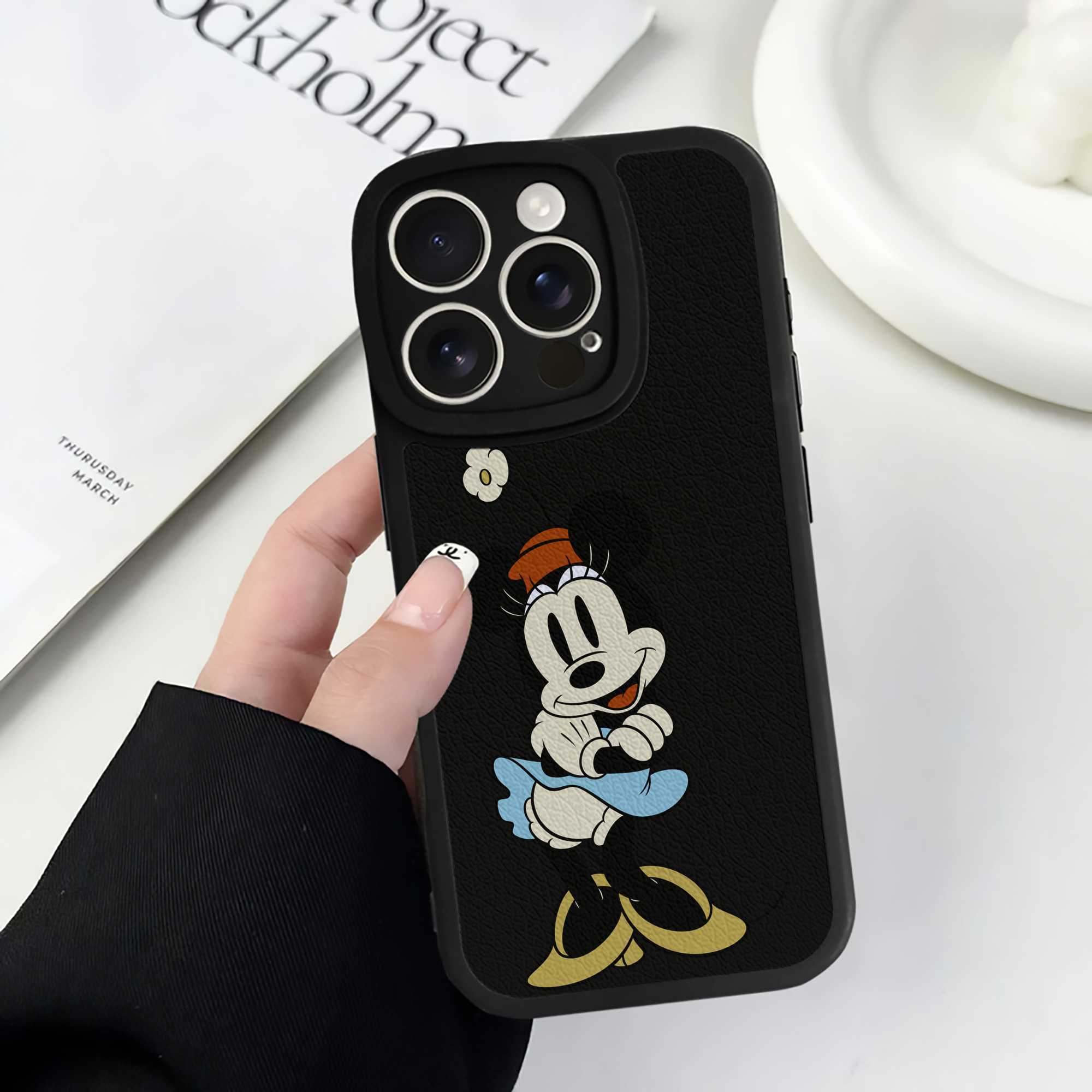 （画像用） ミッキーマウス Mickey Mouse 【iPhone 16シリーズ対応】シリコンスマホケース（レザー調） 材質：シリコン